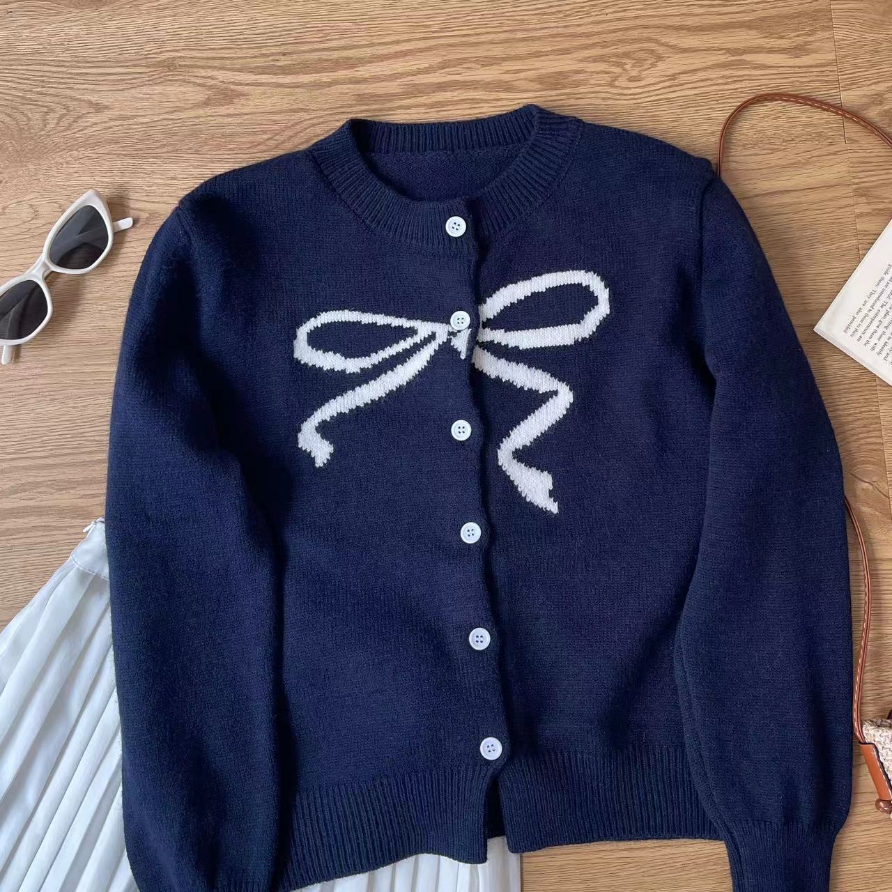 Picture of Sweet and Fresh Contrasting Color Sheep Wool Bow Cardigan Outwear Autumn and Winter Wool Knitwear for Women