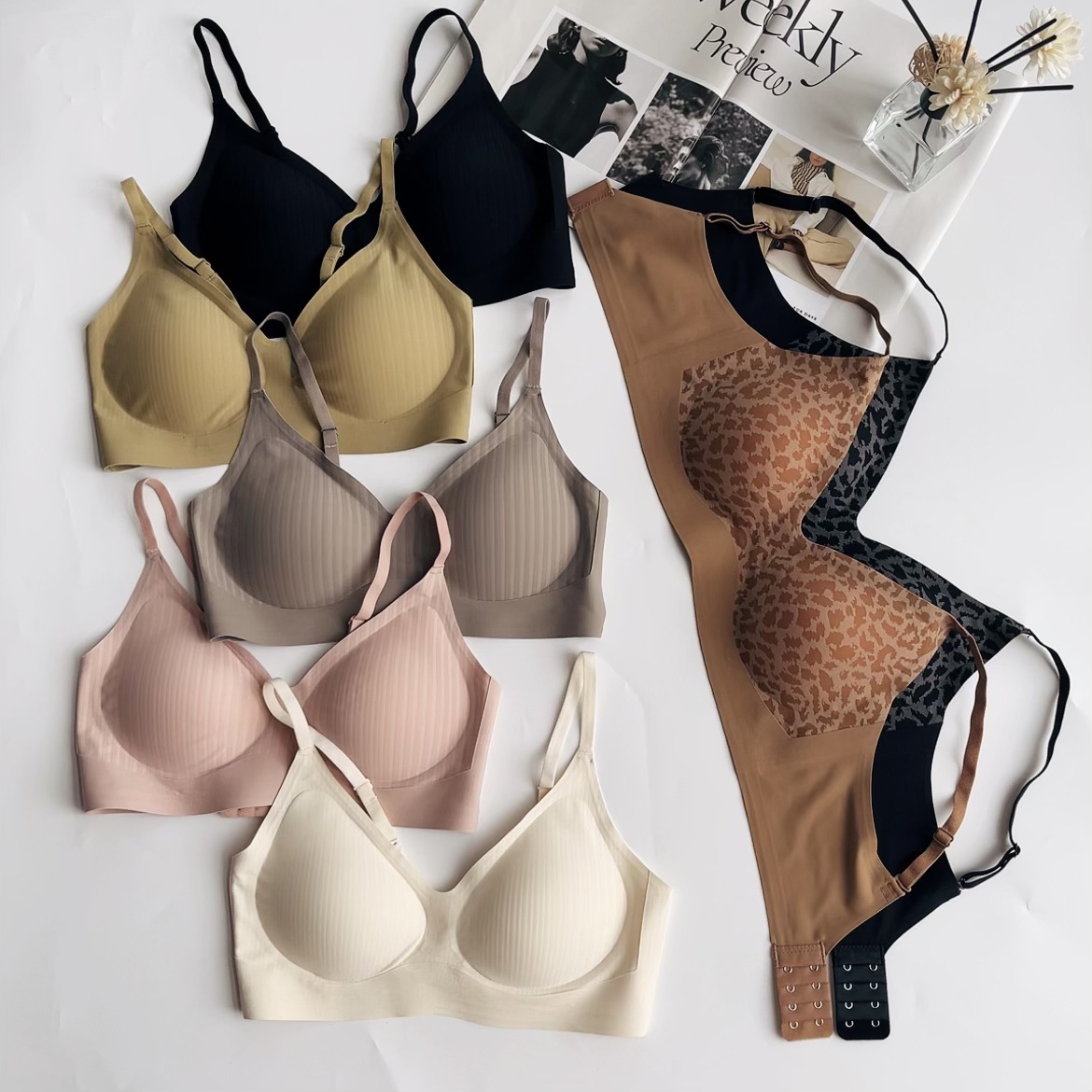 Deep V Traceless Comfortable Breathable Underwear Women's Rimless Zero Sense Gathering Bra Striped Thin Sling Bra