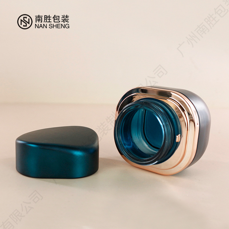 Picture of Travel sub-bottled 100ml square glass bottle water emulsion essence set sub-bottled cosmetic packaging materials