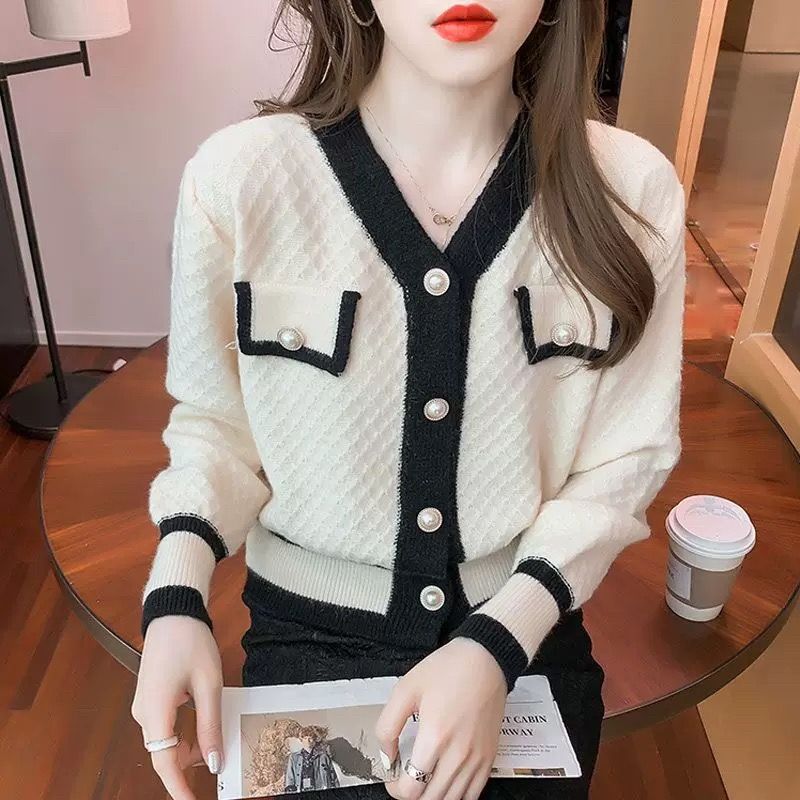French Retro Chanel Style Knitted Cardigan Jacket Women's Western Style 2024 Autumn New V-Neck Short Outer Top