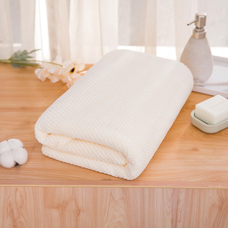 Picture of Pineapple plaid wool bath towel warp knitted coral velvet soft absorbent factory wholesale men and women Bath not easy to lint large square towel