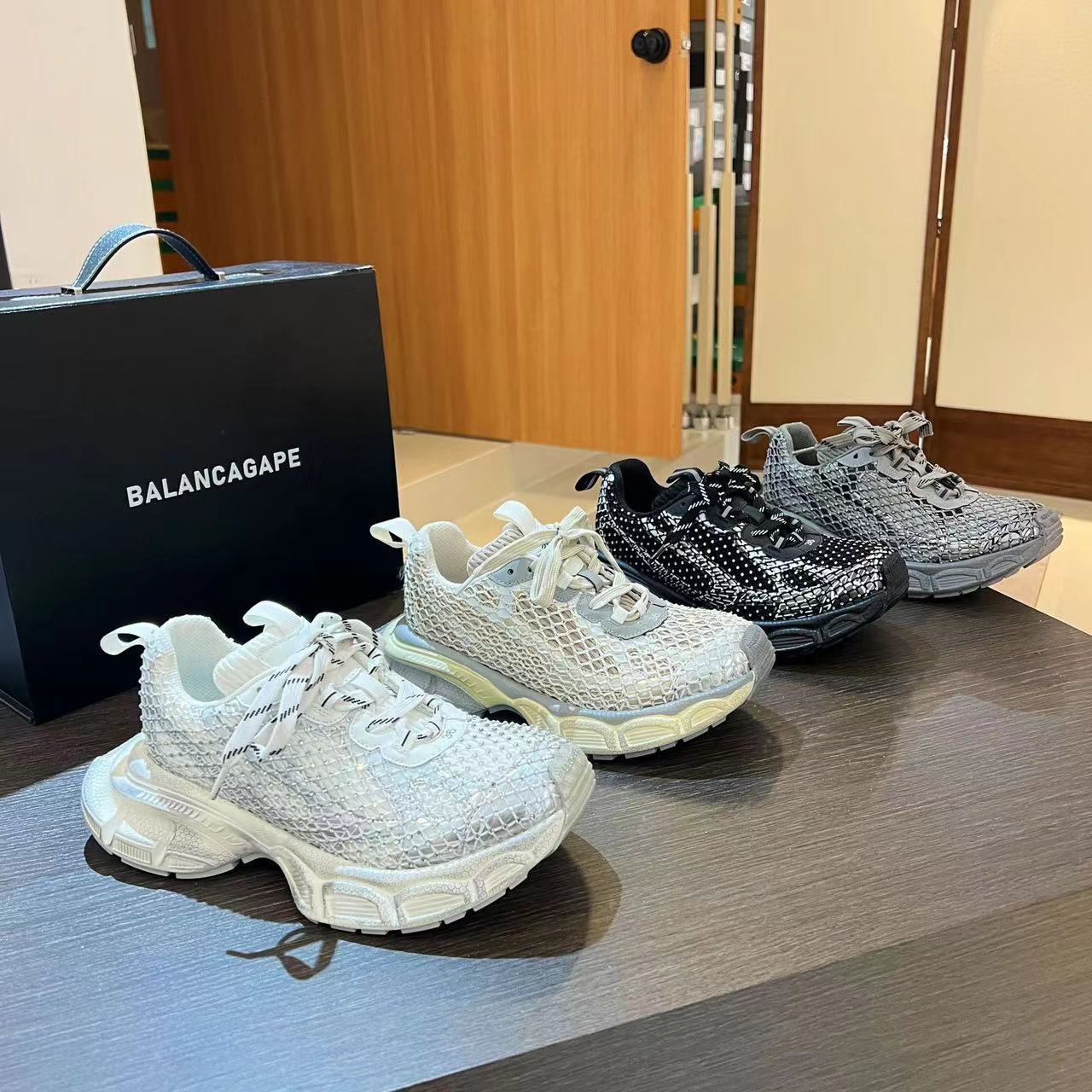 Distressed Dad Shoes Men's 2025 Early Spring New Paris Couple 3XL Trbottomy Shoes Casual Easiest for Match Thick Sole Heightening Sneakers