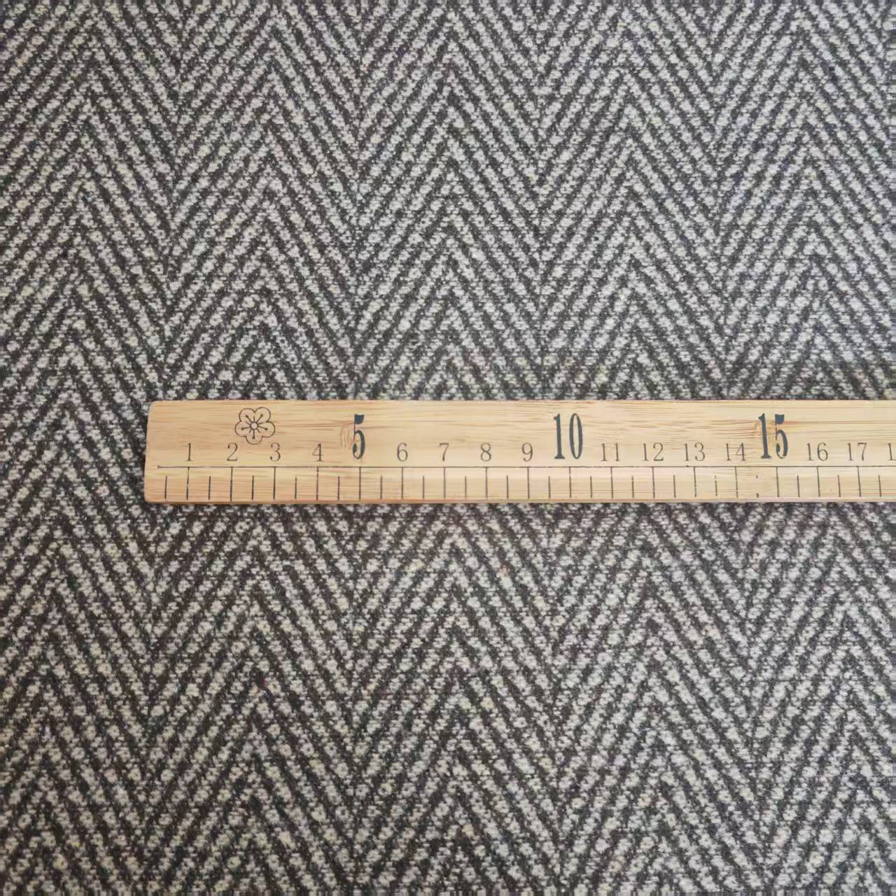 Picture of Shaoxing Manufacturer's Ready-Made Autumn and Winter Fancy Herringbone Fabrics, Fashion Suits, Shoes, Hats, Bags, Herringbone Woolen Fabrics