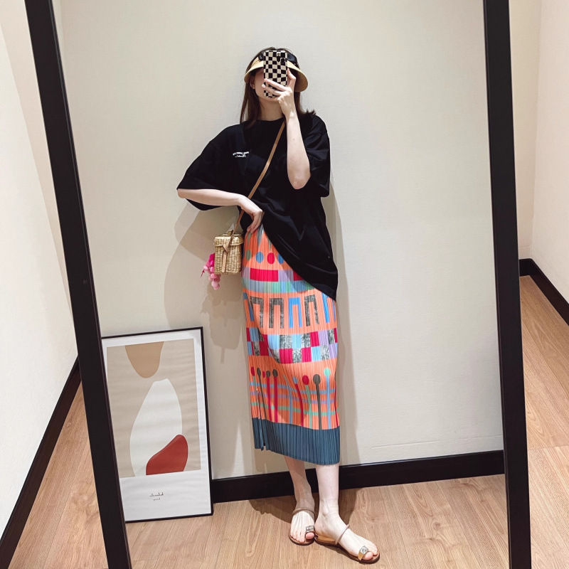 Such a Beautiful Contrast! 25 Spring and Summer New Geometric Print Design Pleated Skirt Straight Slit Skirt
