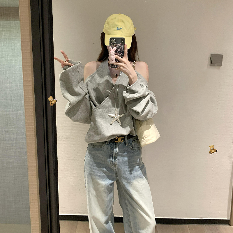 Korean Black Halterneck Off-Shoulder Sweatshirt for Women Spring 2025 New Style Lazy V-Neck Niche Design Long-Sleeved Top