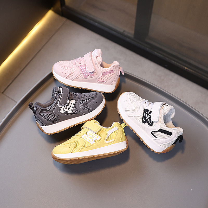 Children's sports shoes, 2025 autumn new style, boys' breathable mesh running shoes, casual shoes, girls' soft-soled walking shoes