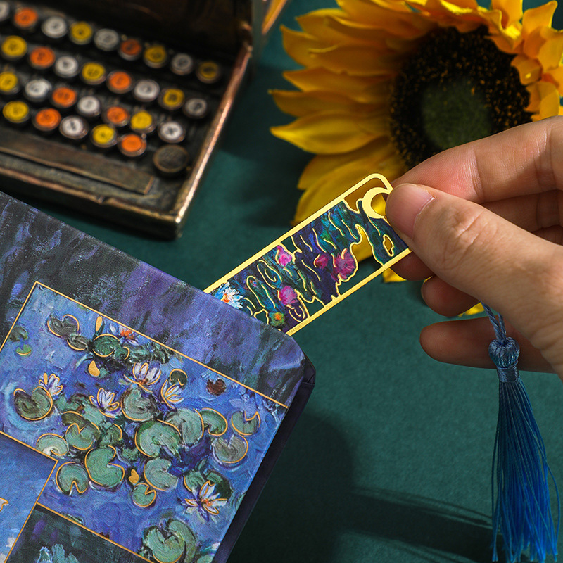 Picture of Yujian Eslite Flower Plumping Series Bookmark Creative Retro Famous Painting Metal Handbook Pendant Reading Book Holder