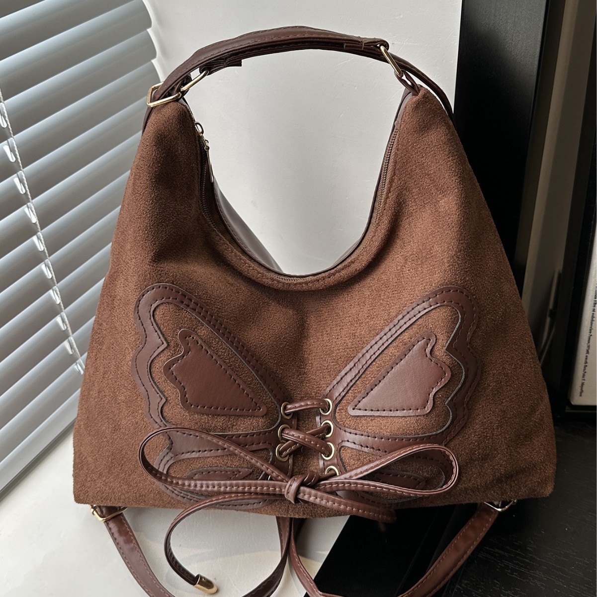 Picture of Large-Capacity Bow Backpack 2024 Autumn and Winter New Retro Shoulder Bag High-Quality Commuter Tote Women's Bag