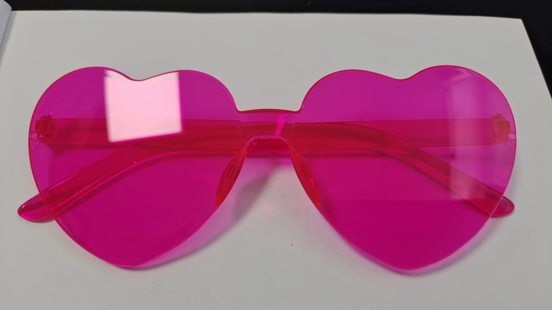 Picture of Heart Sunglasses, Heart Sunglasses, Jelly Color Rimless Heart-Shaped One-Piece Glasses, Dazzling Color Glasses