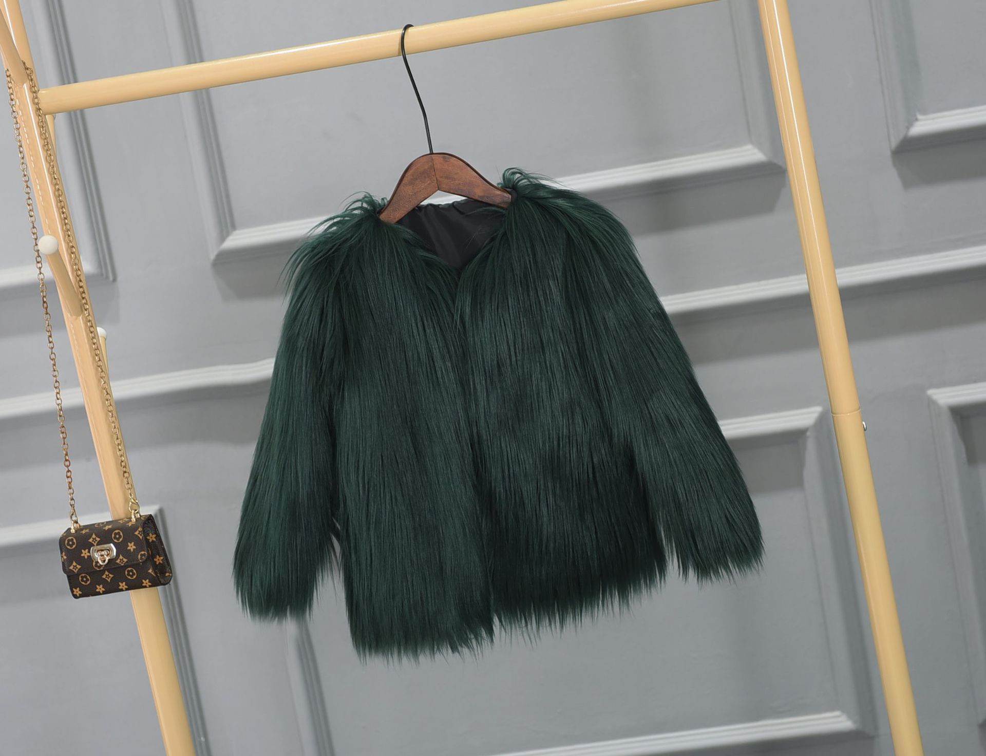 Picture of plus size imitation fur coat coat European and American fashion imitation fur factory wholesale Haining imitation fur European and American style
