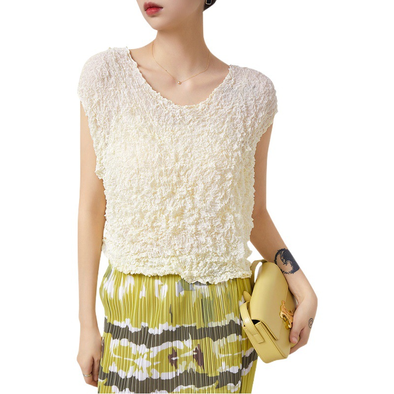 Pleated Short-Sleeved Top for Women with Round Neck, New Summer Style, Loose Design, Thin and Slightly See-Through T-Shirt, Chiffon Shirt for Women