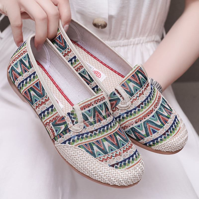 Picture of 25 Spring New Old Beijing Cloth Shoes, Non-Slip Tbottomon Soles, Comfortable Women's Shoes for Middle-Aged and Elderly Mothers, Casual Soft Soles