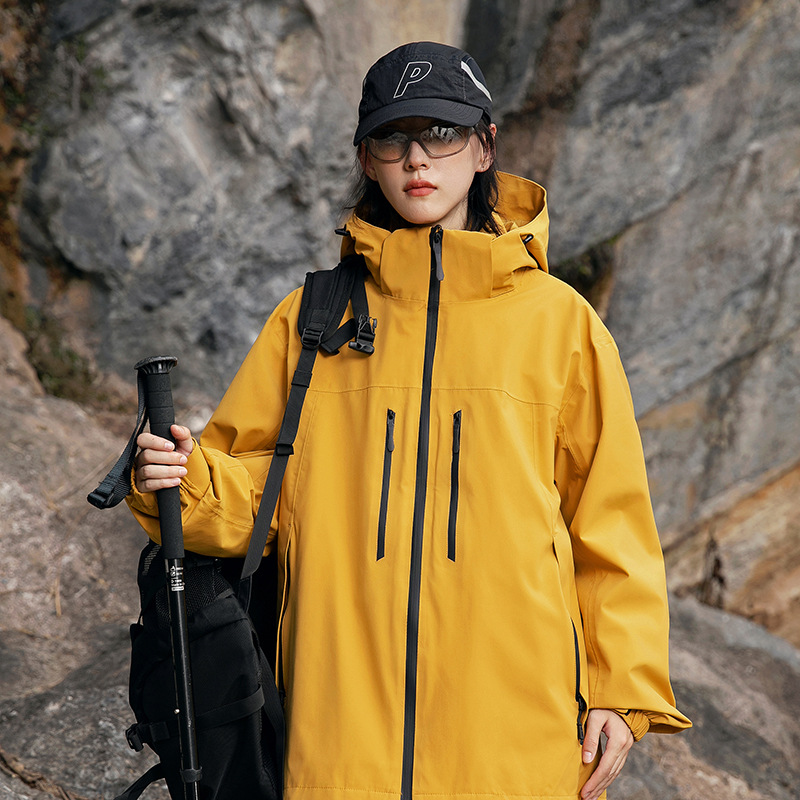 New heat-sealed real punch fleece liner windproof and waterproof three-in-one trendy brand outdoor mountaineering jacket jacket