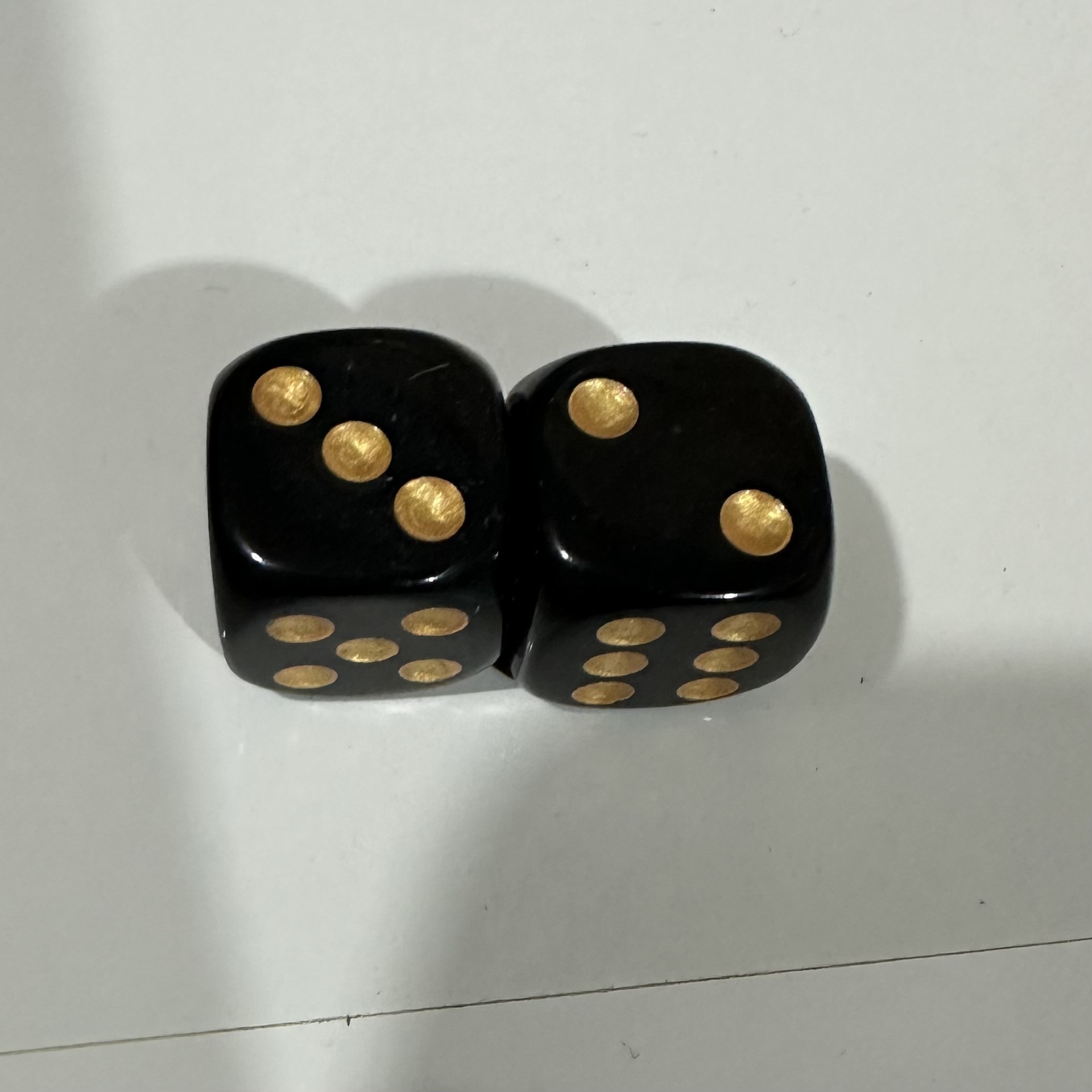 Picture of Yiwu Dege leisure and entertainment supplies 16mm acrylic solid color dice color complete