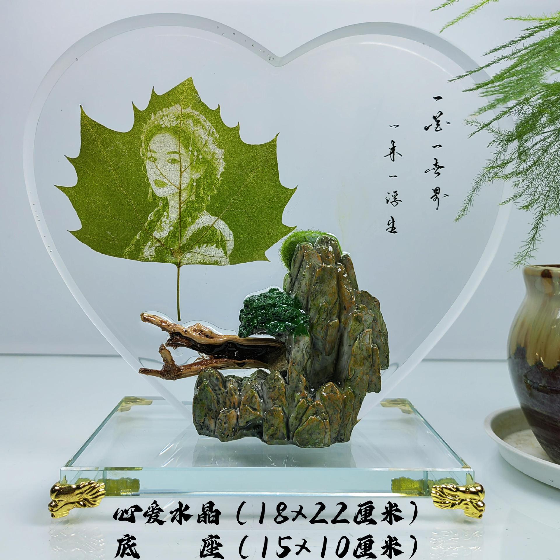 Picture of Leaf carving photos set to send girlfriends girl photos leaves wedding anniversary diy leaf carving birthday gift