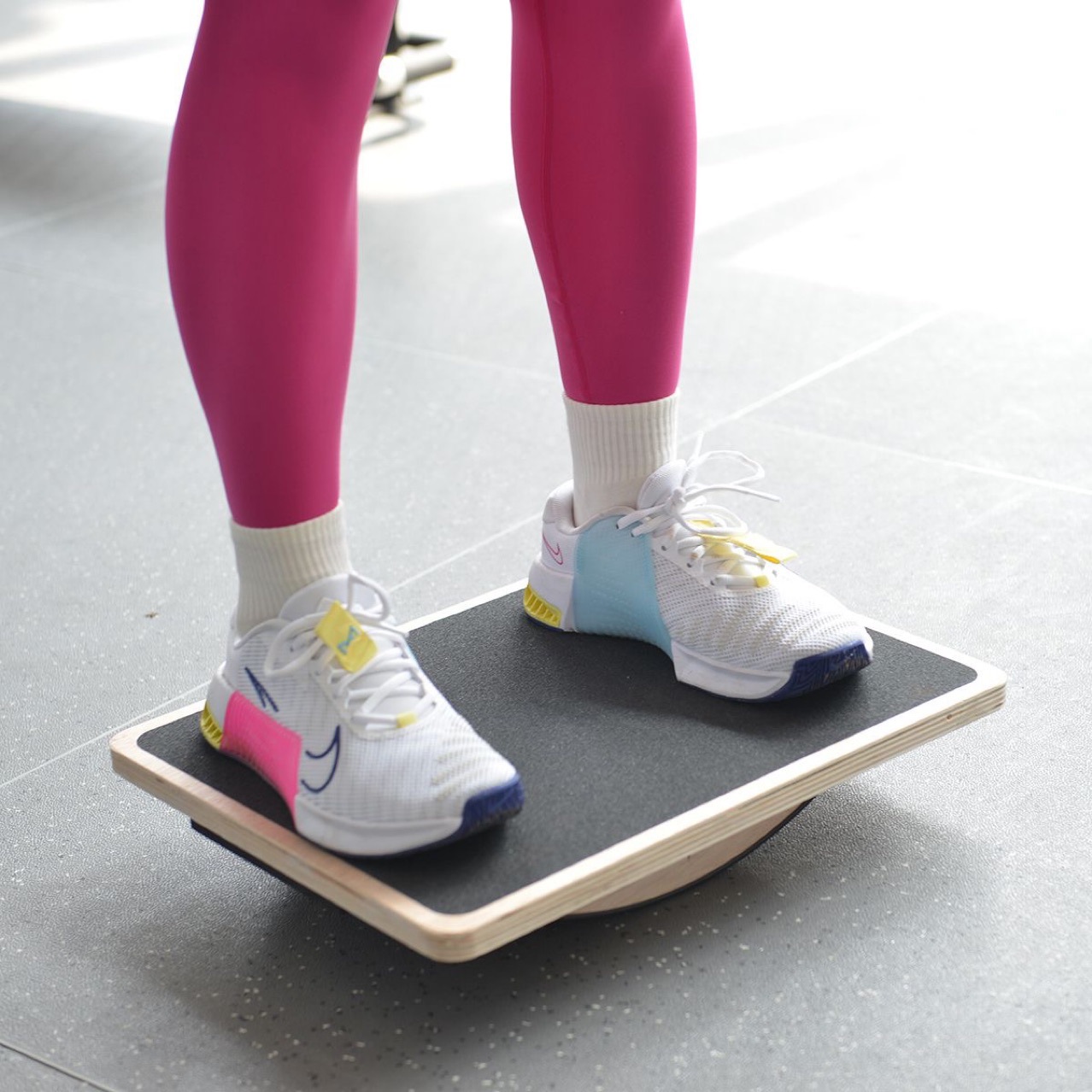 Factory wholesale wooden square balance board yoga fitness pedal rehabilitation training equipment coordination balance board