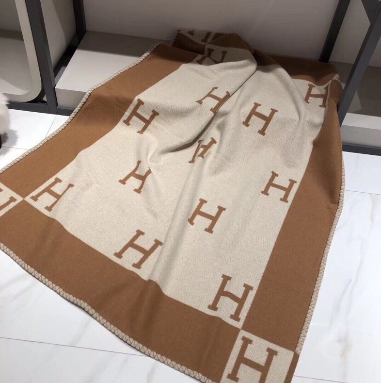 Picture of Cross-Border Amazon Fleece Blanket Single Blanket Air Conditioning Blanket Sofa Cover Blanket Nap Blanket H Letter Aviation Flight Blanket