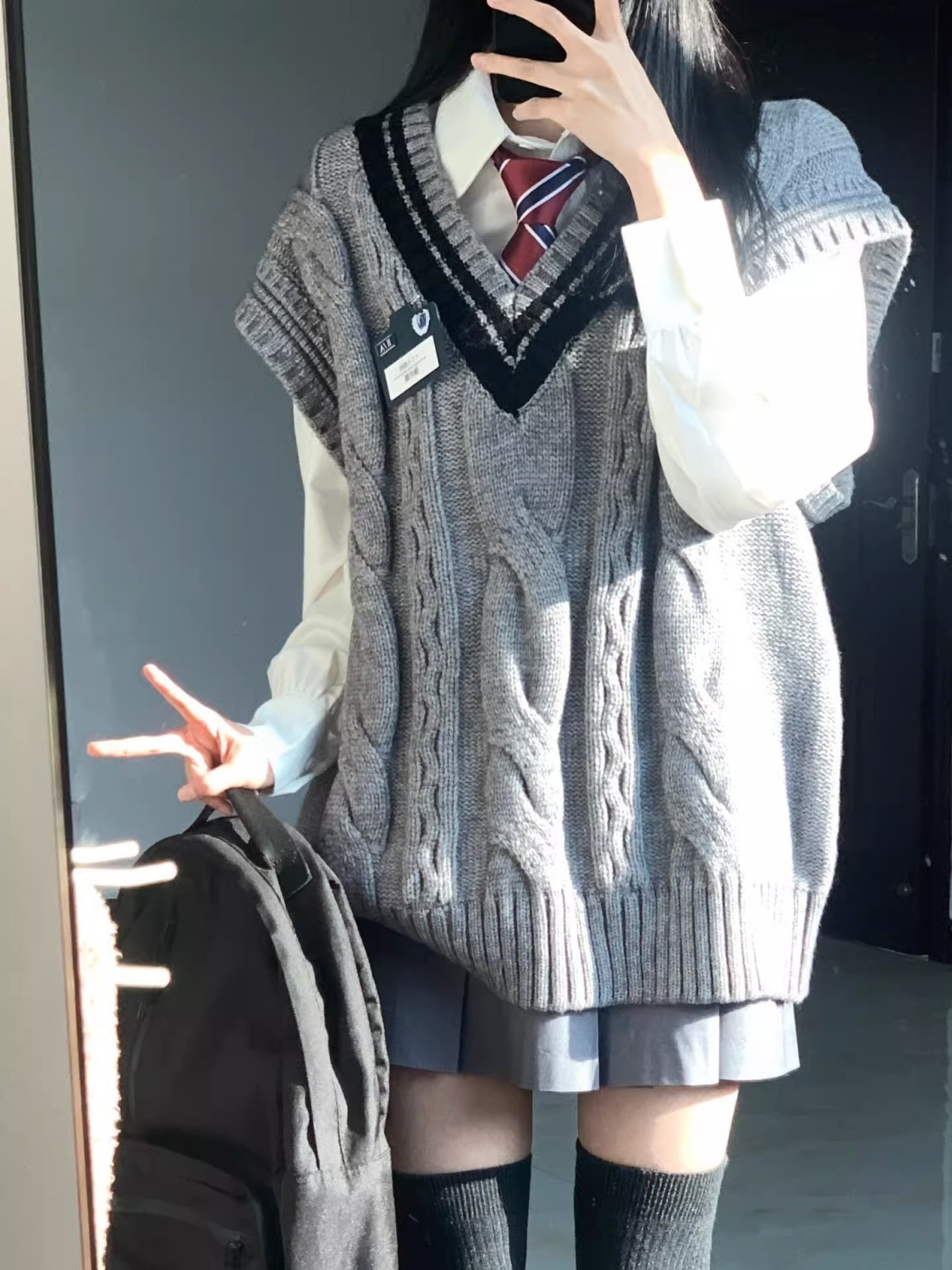 Japanese Style Twist College Style Vintage All-match Age-reducing Pattern Grey Knitted Sweater Loose Vest for Outer Wear