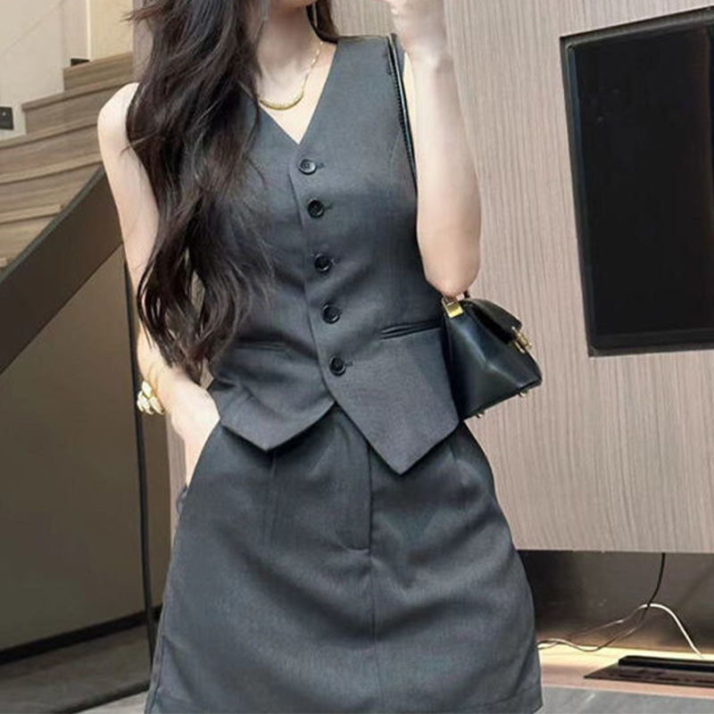 Summer 2025 New Korean Style Design Sense Suit Vest suit Skirt Shorts Commuter Dress Two-Piece Fashionable Suit