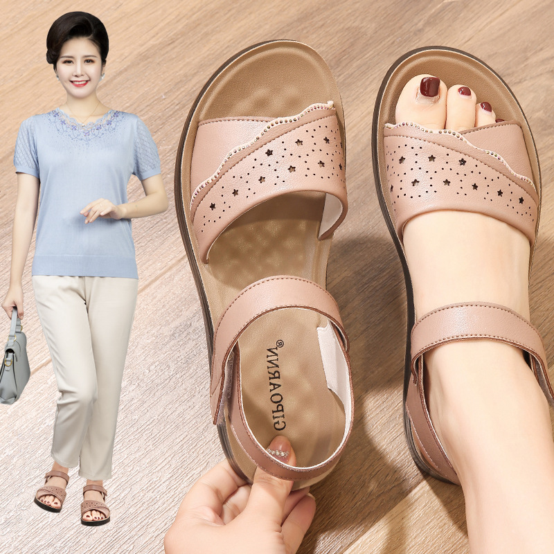 Mom's Sandals Summer 2025 New Fashion Middle-Aged Comfortable Flat-Soled Elderly Women's Non-Slip Soft-Soled Summer