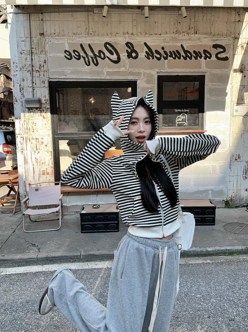 Picture of Design Sense Niche Stripe Small Devil Horn Korean Hooded Sweatshirt Early Autumn Small Casual Short Jacket Top