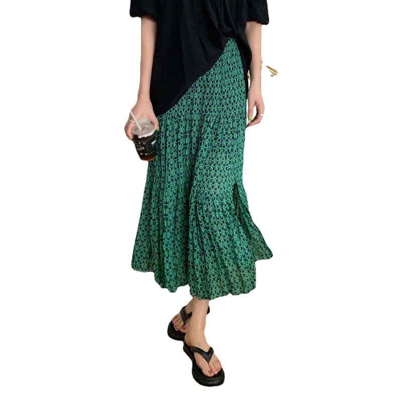 Real shot 2022 summer new green floral pleated split skirt Korean style loose mid-length skirt for women