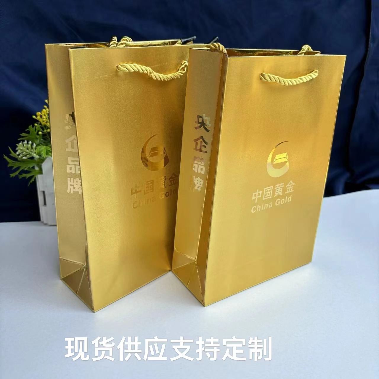 in stock jewelry bag jewelry paper bag high-grade gold card frosted gold Fengxiang gift tote bag manufacturers wholesale
