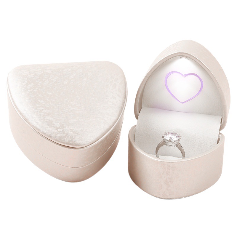 Romantic love heart-shaped jewelry box with LED light creative proposal ring box pendant box necklace jewelry box