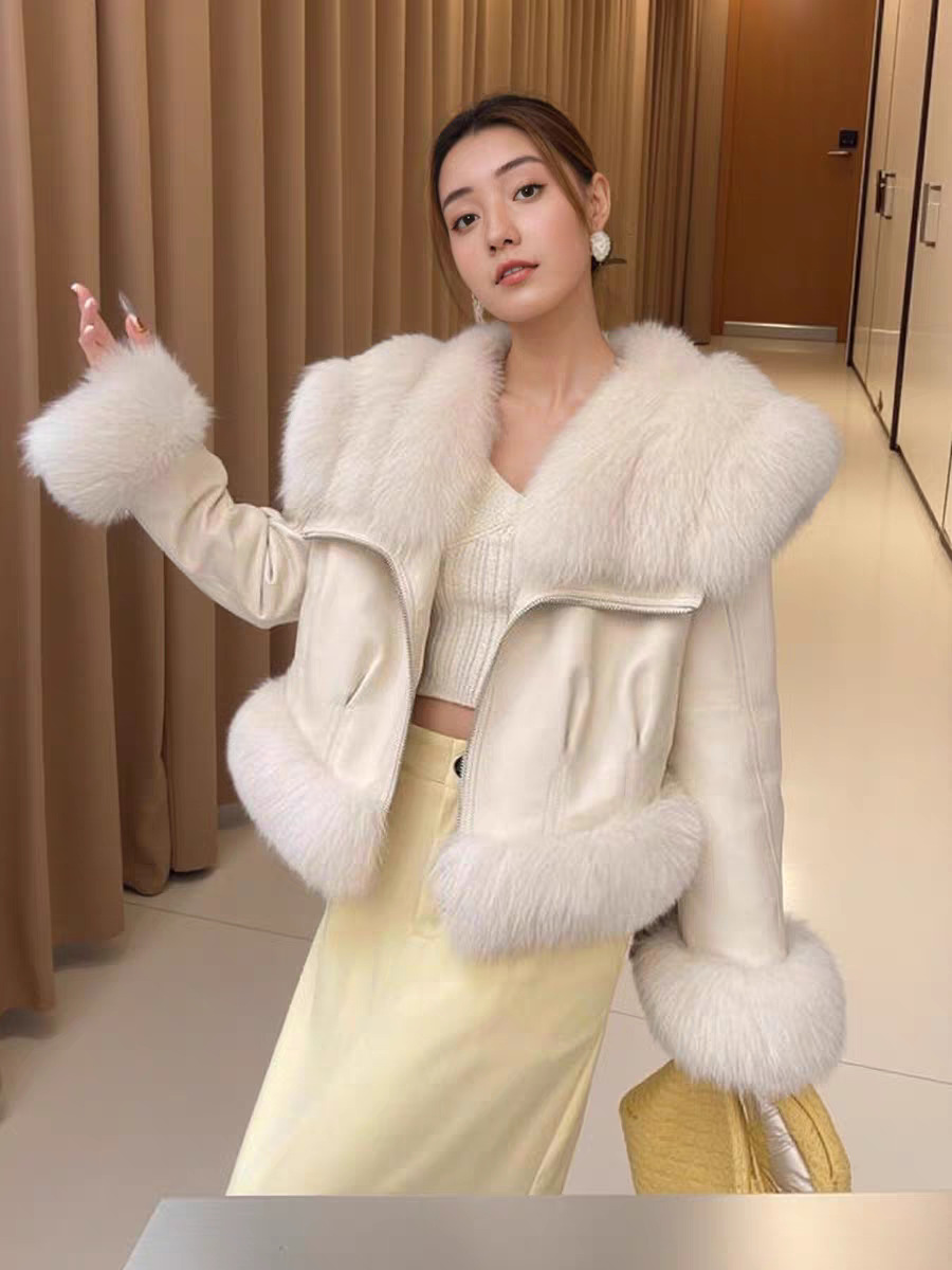 2024 Winter Spinning Fox Fur Sheepskin Shawl Collar Fur Hair Coat Women's Fur One-piece Coat for Small Winter