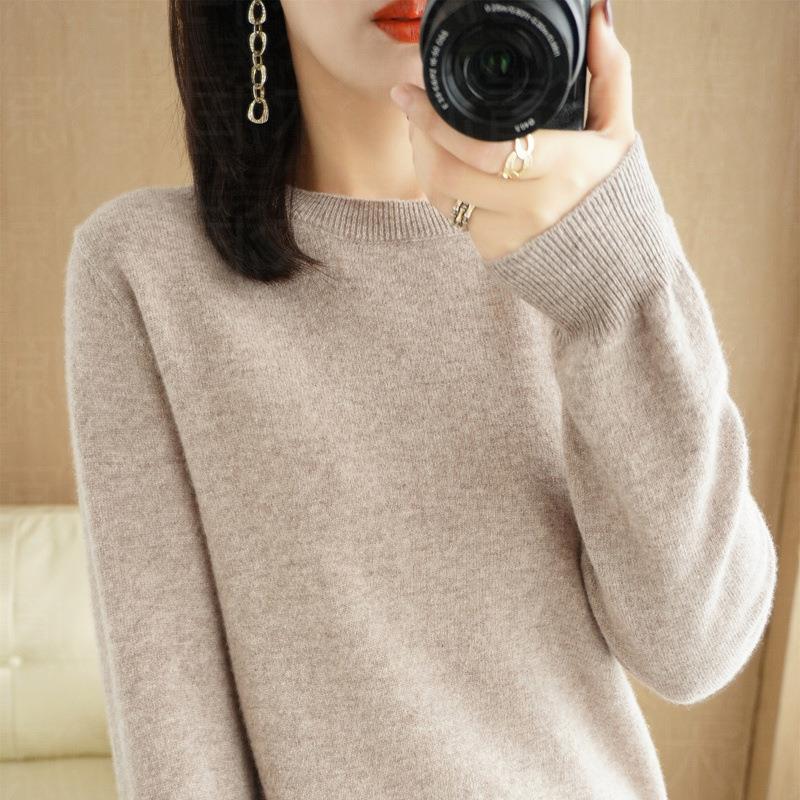 Picture of New Autumn and Winter Round Neck Knitwear Women's Pullover Knitwear Pure Color Long-Sleeved Women's Thin Inner Short Bottoming Shirt