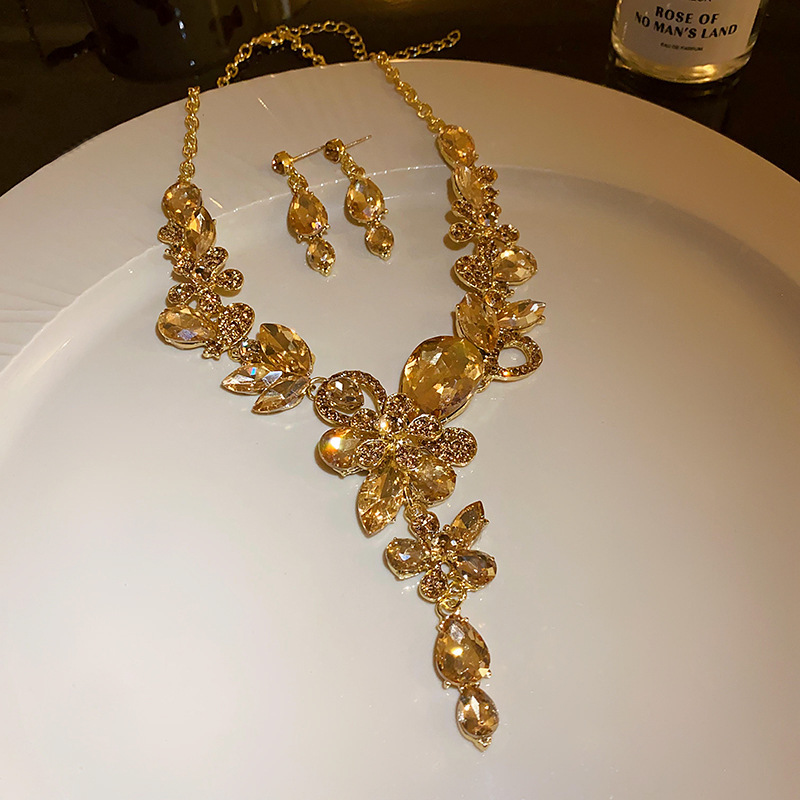 Picture of European and American light luxury high-end zircon jewelry suit necklace niche retro clavicle chain fashion Joker jewelry wholesale