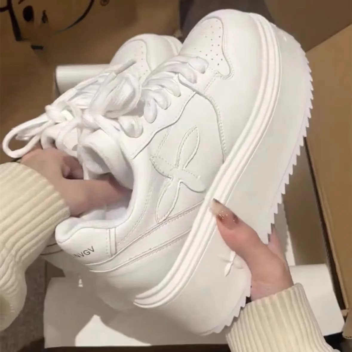 Hot Style Thick Bottom White Shoes Women's 2024 New All-match Cross Platform Bottom Increased Lace-up Casual Sports Skate Shoes
