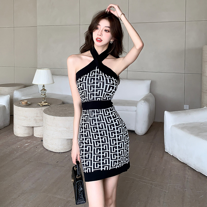 2025 Summer Japanese and Korean Version Women's Halter Vest Sweater Skirt Sexy Temperament Hip-Covering Knitted Dress 6743