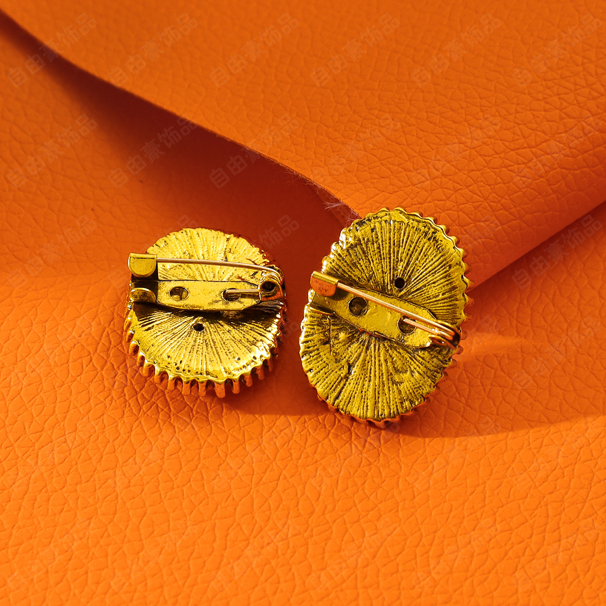 Picture of Cross-border New Retro Brooch DIY Creative Decorations Clothing Accessories Corsage Collar Pin Fashion Fixed Buckle