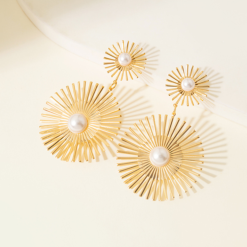 Amazon cross-border supply hot fashion exaggerated radial metal lines earrings pearl temperament earrings wholesale