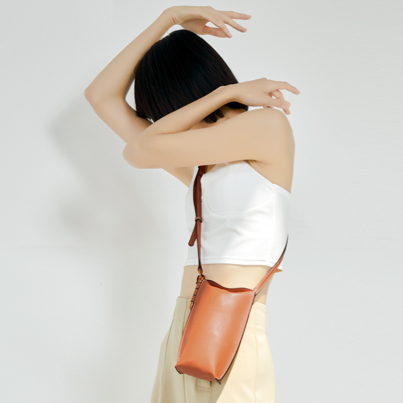 Picture of 2025 New Cross-Border Fashion Mini Bag Retro Genuine Leather Women's Bag Shoulder Crossbody Mobile Phone Bag Women Wholesale