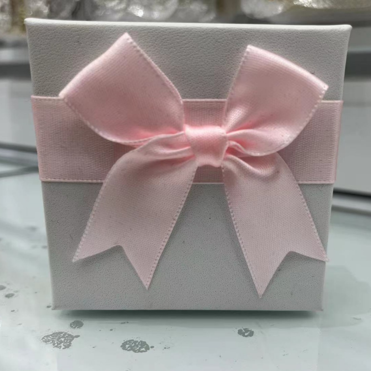 Picture of 7.5*7.5 Orange Peel Pattern Hand-Tied Bow Jewelry Box Environmentally Friendly High-End Exquisite Gift Box Watch Box Gift
