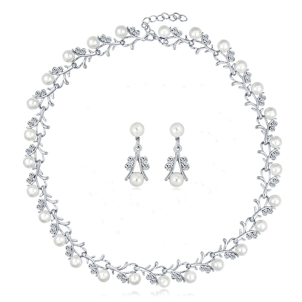 Picture of Cross-border e-commerce for fashion alloy flowers diamond pearl necklace earrings bracelet jewelry suit three-piece set