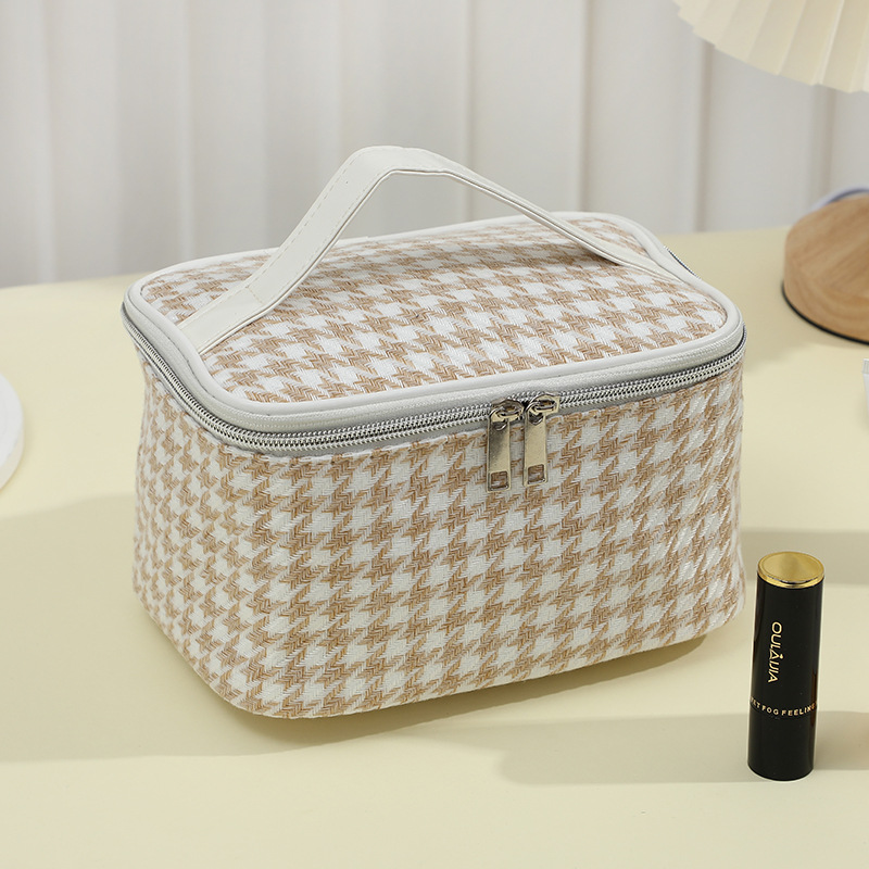 Picture of Qianniao Cosmetic Bag Women's Portable 2023 New Super Hot Large Capacity Cosmetic Storage Bag Portable Toiletries Bag Travel
