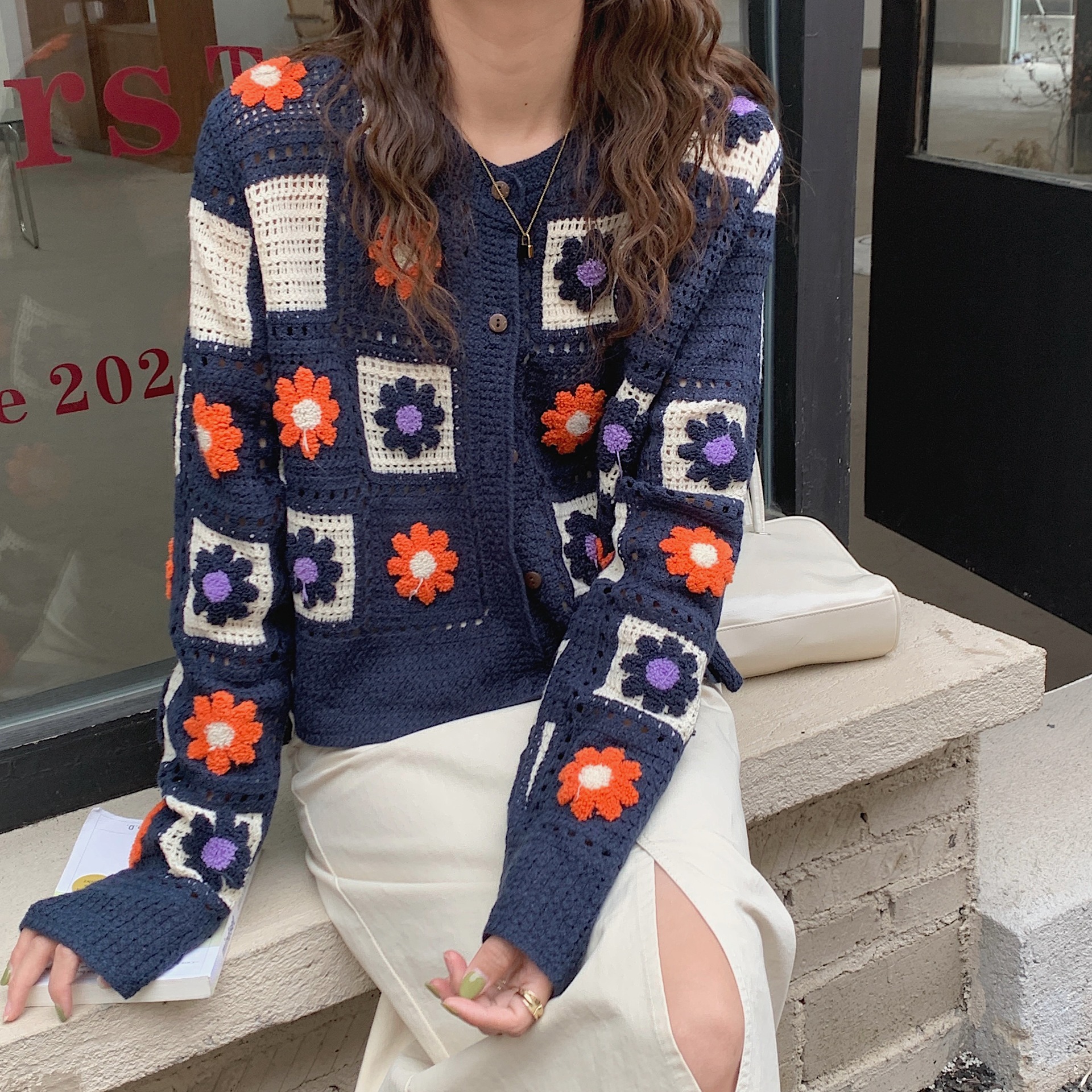 2021 autumn and winter New embroidery flower round neck knitted cardigan women's fashion coat short top