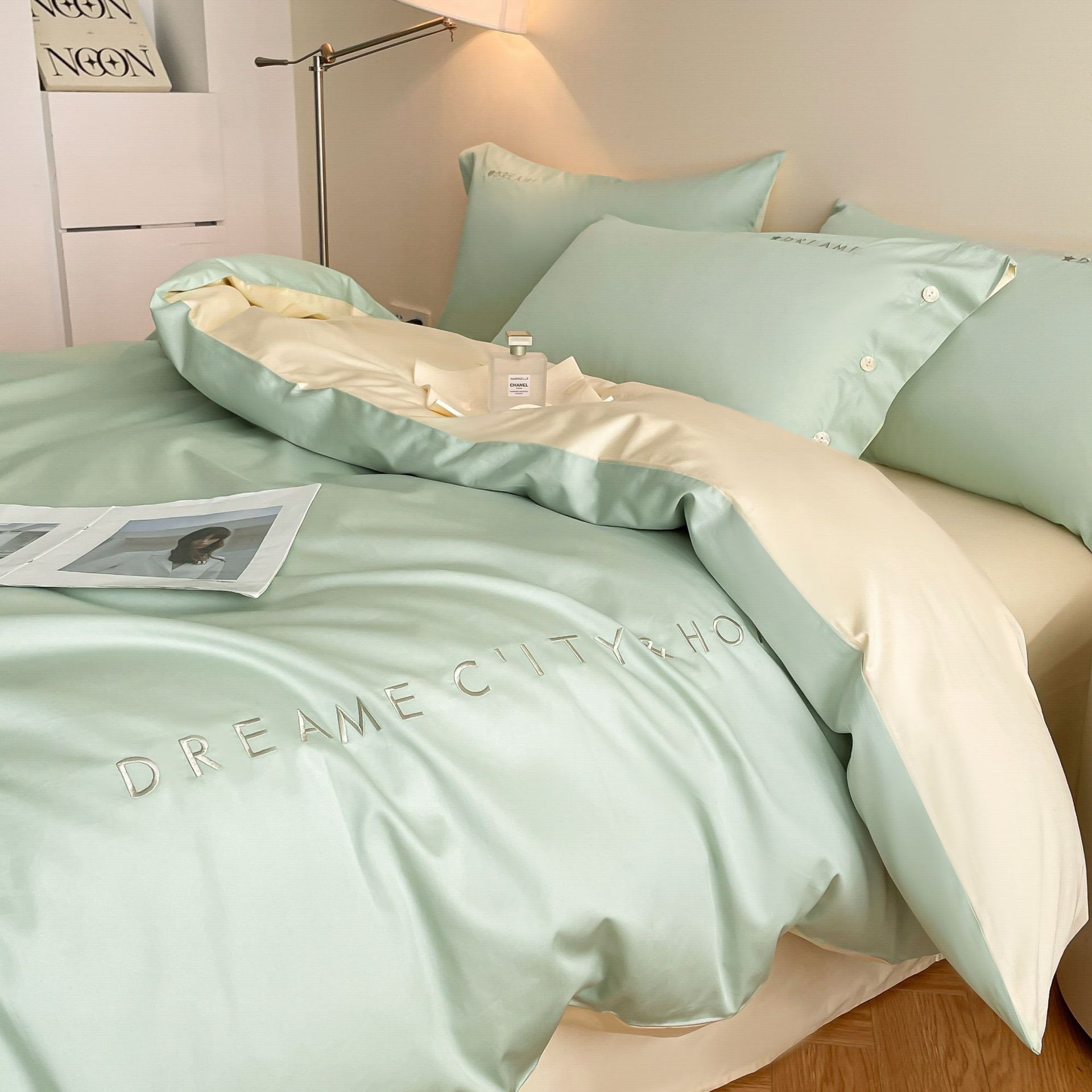 Picture of 60 Xinjiang long-staple cotton four-piece cotton bed sheet bed hat light luxury embroidery dormitory three-piece cotton bedding s