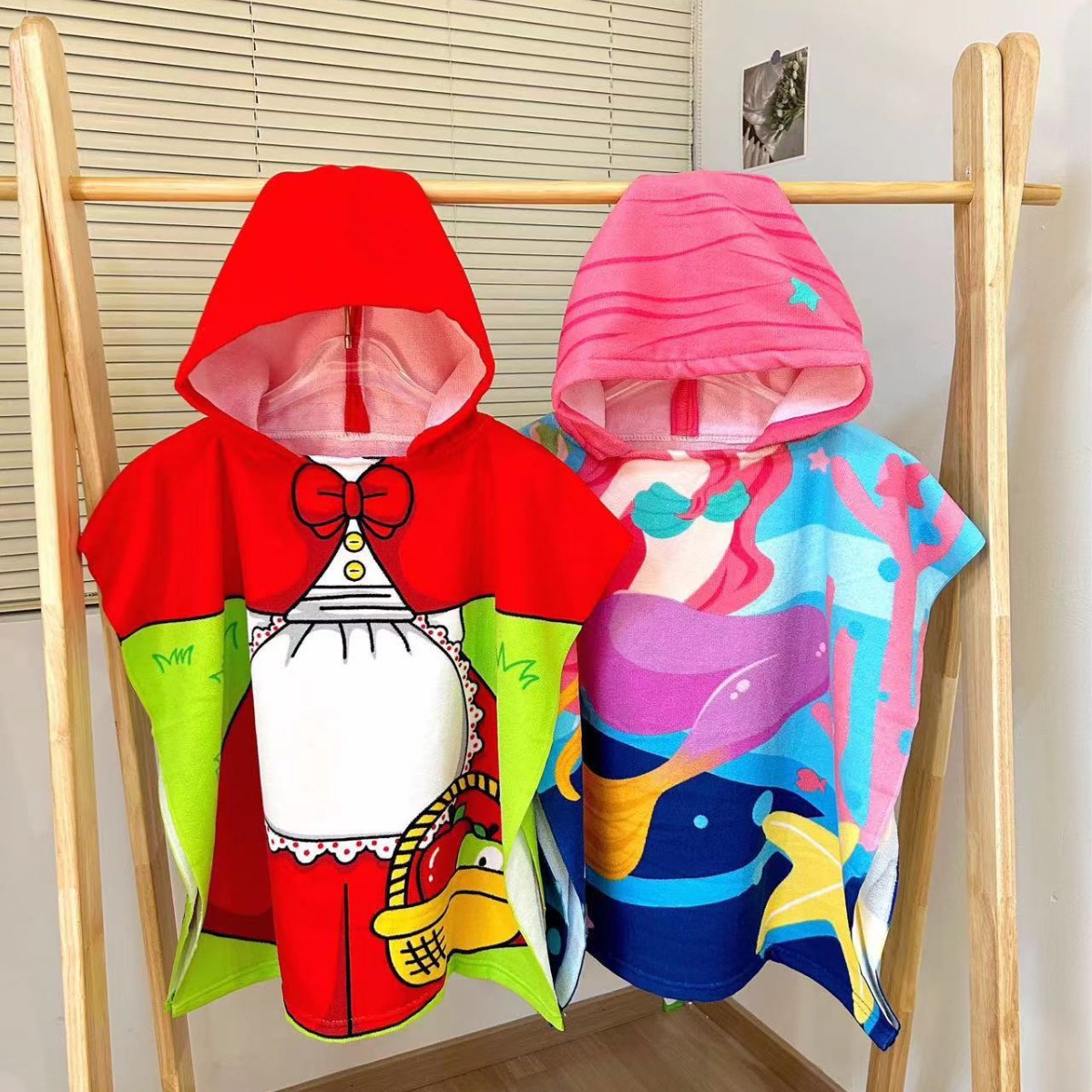 Picture of Cute Cartoon Children's Bath Towel Cloak Soft Skin-friendly Hair-free Bath Water Absorbent Quick-drying Wearing Baby Bath Towel