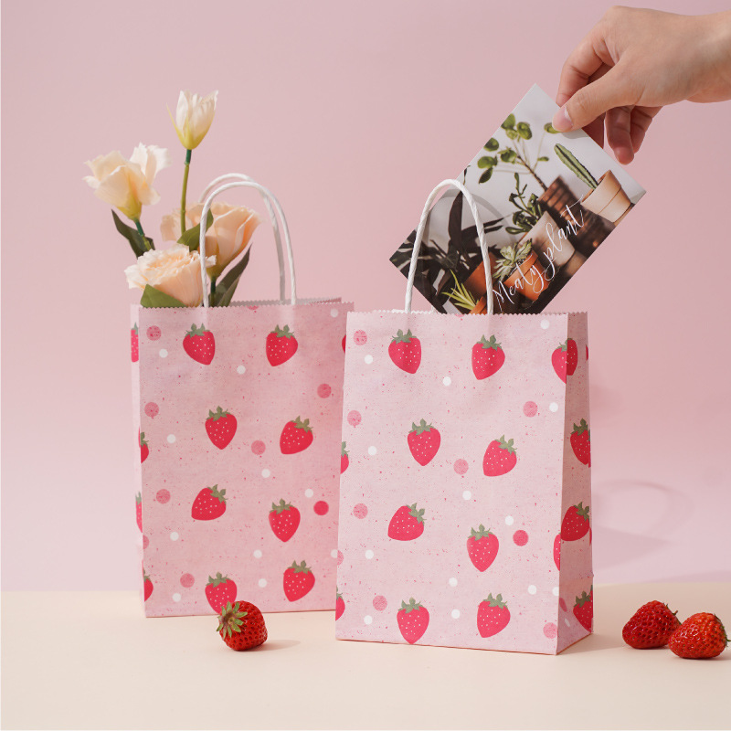 Cute strawberry gift bag birthday hand gift packaging hand carrying paper bag girl heart pink dessert ins style