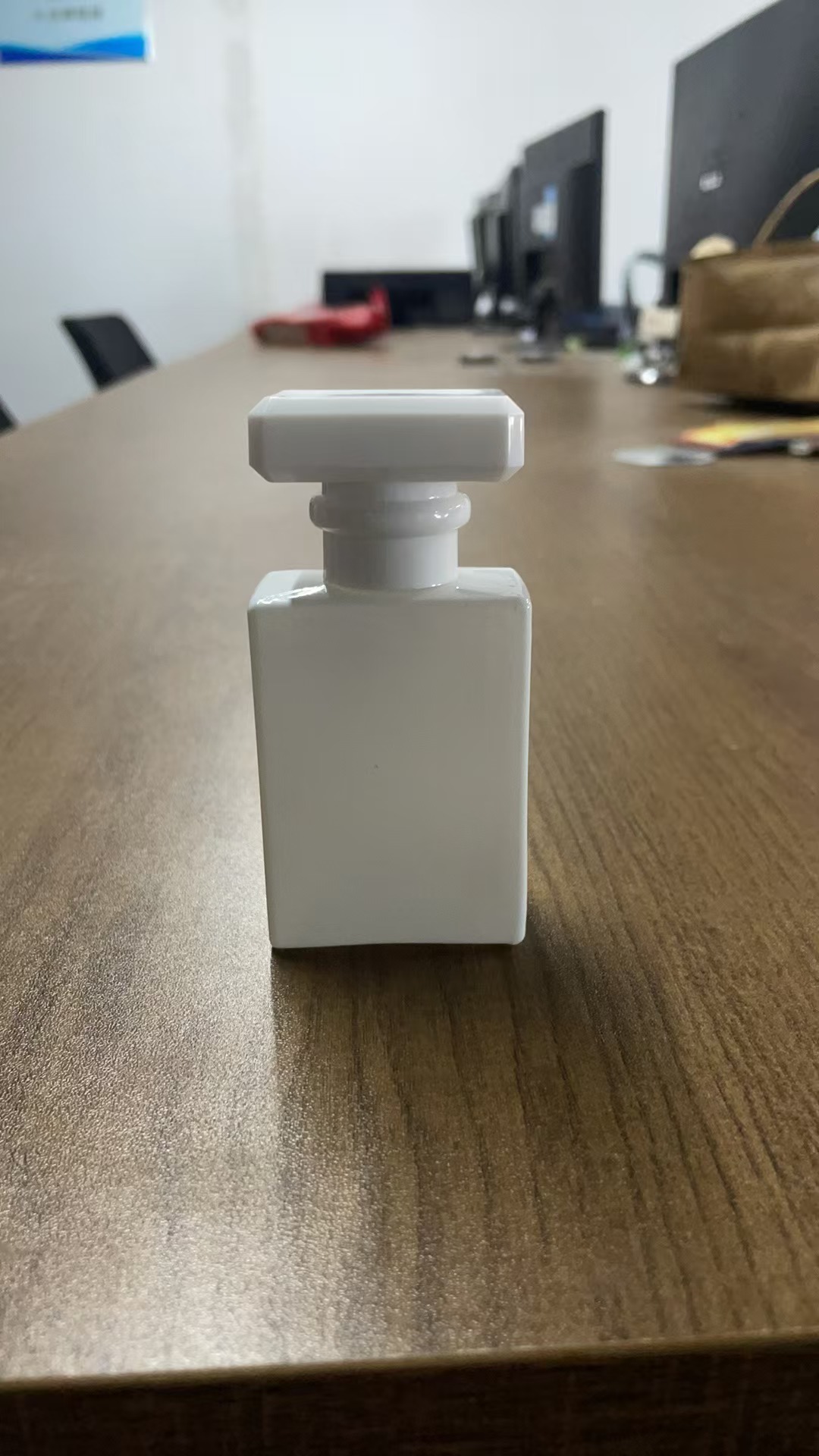 Picture of 30ml50ml flat square bottle glass perfume bottle liquid spray perfume bottle glass cosmetic empty bottle