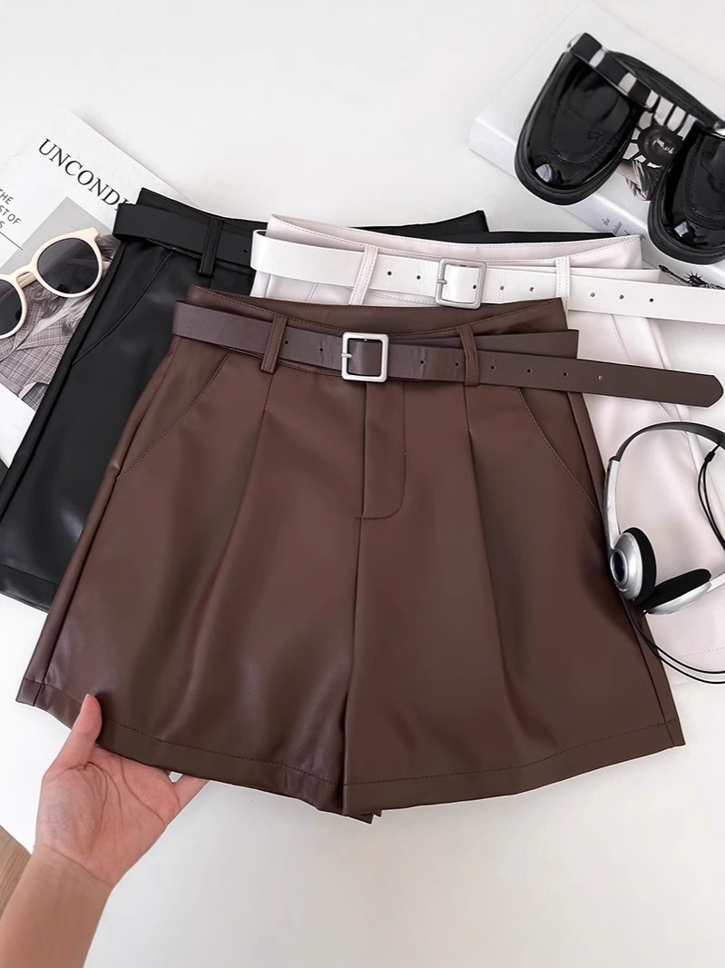 Black PU Leather Shorts Women's 2024 Autumn and Winter New Casual Shorts Design Sense High Waist Slimming Wide Leg Base Boots Pants