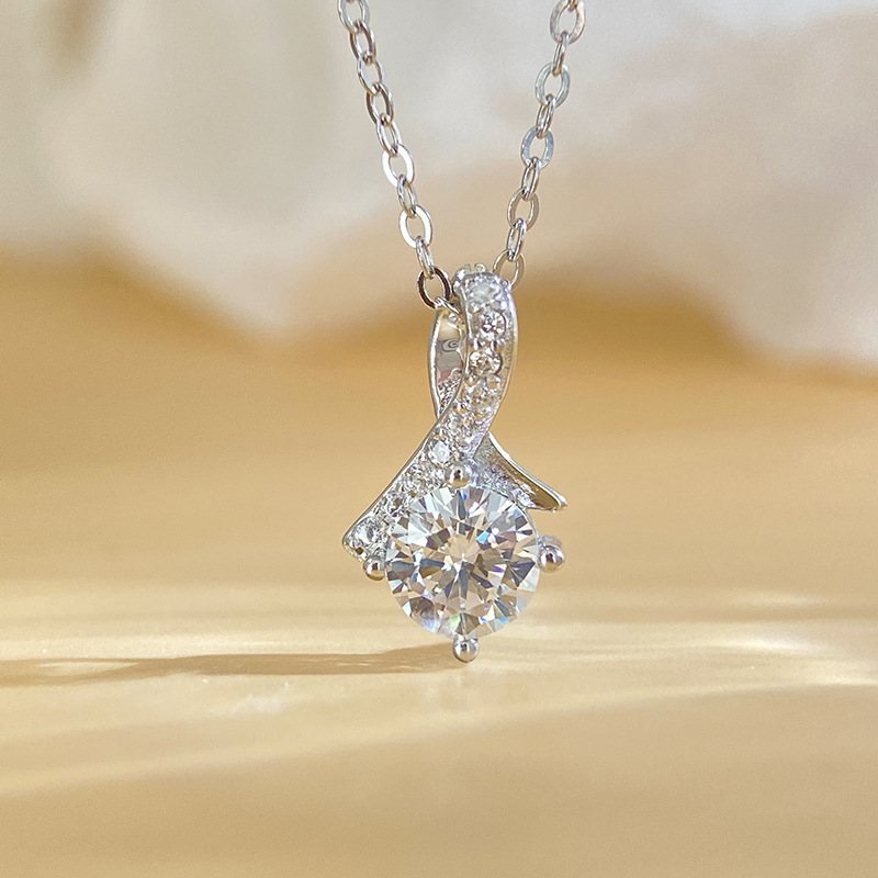 Sterling silver necklace 1 karat D color moissanite pendant clavicle chain micro inlay s925 silver gift to girlfriend foreign trade live broadcast