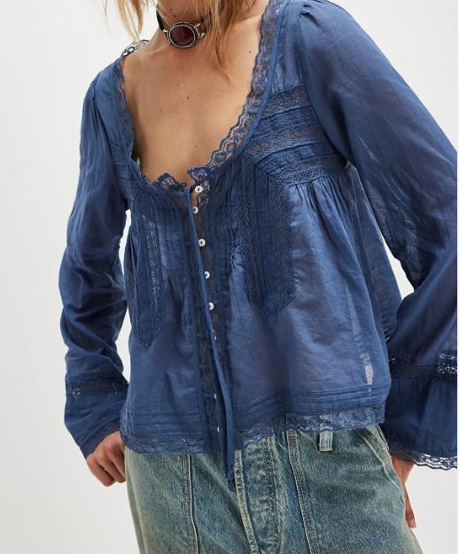 Picture of New French Niche Top Autumn Lace Shirt U-shaped Lace Collar Shirt Long-sleeved Lightweight Unique Beautiful Small Shirt