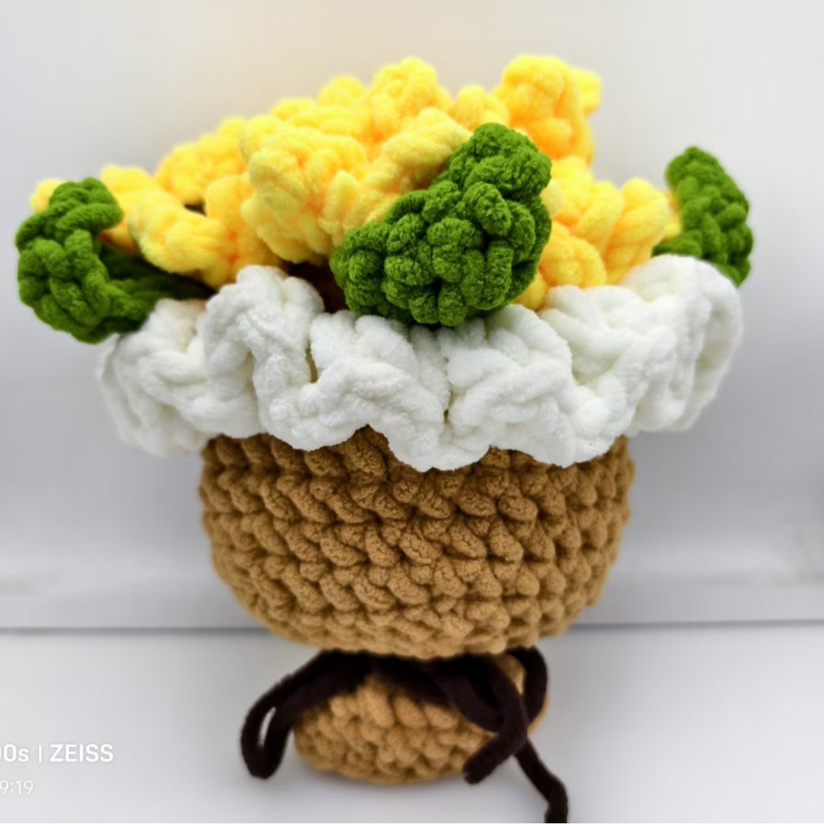 Picture of Hand-Knitted Ice Line Hand-Held Rose Bouquet Finished Product, Homemade Crochet Material as a Gift for Your Girlfriend on Goddess' Day
