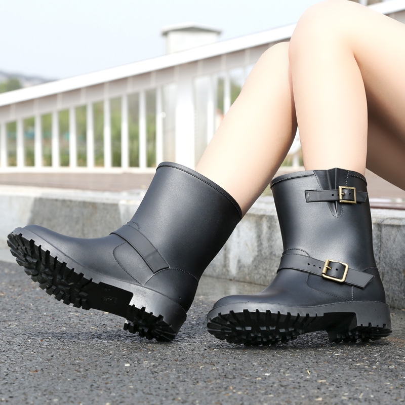 Picture of Women's Rain Shoes Women's Fashionable Outer Wear Japanese Motorcycle Boots Top and Bottom Buckle Classic Fashionable Middle Tube Waterproof Non-slip Rain