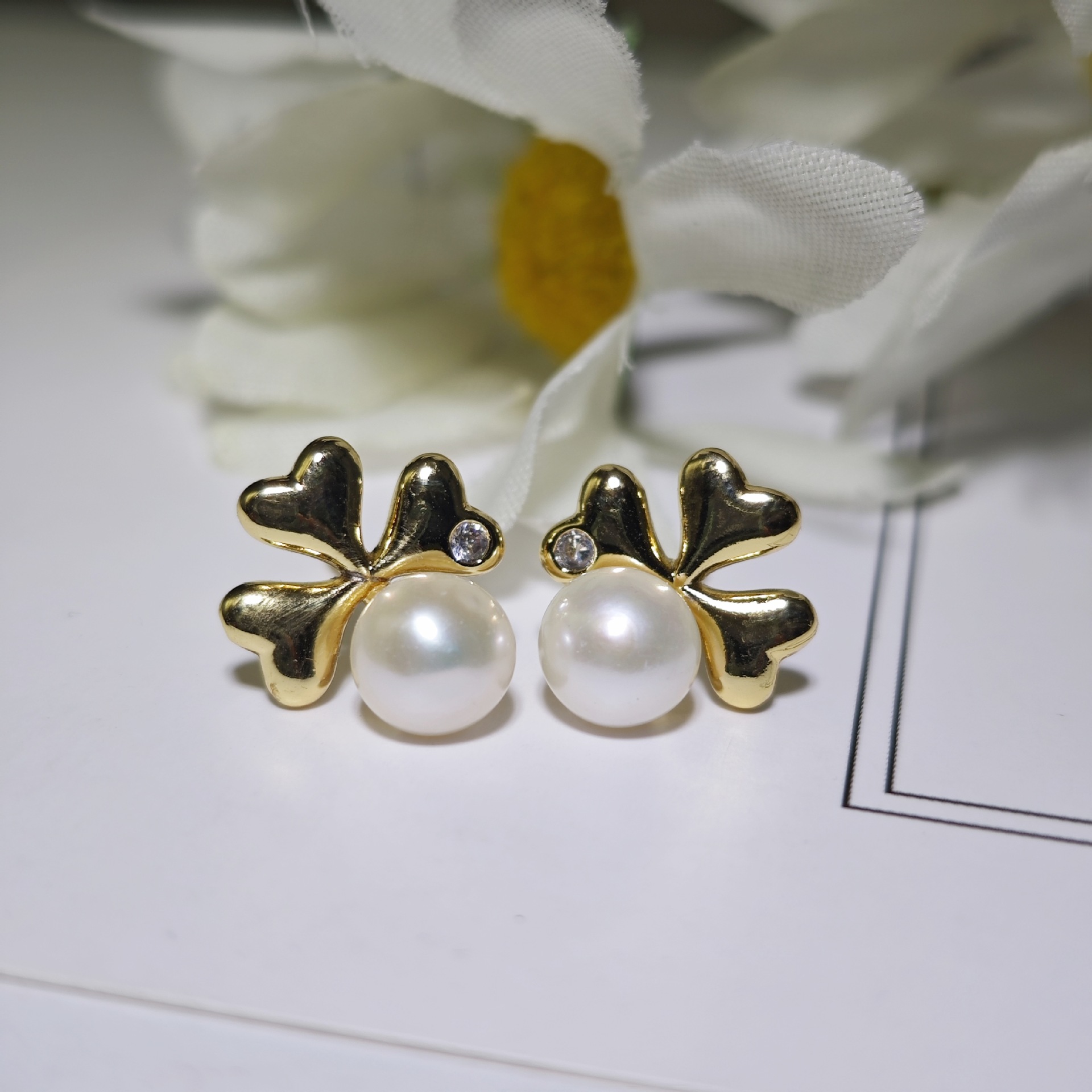Picture of Cross-border classic four-leaf clover earrings 18K gold-coated copper gold-plated lucky grass S925 white fungus needle earrings for women